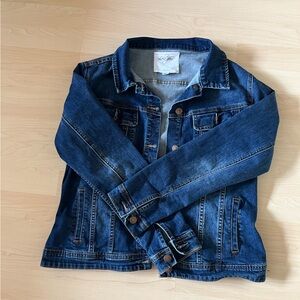 WOMANS JEAN JACKET SIZE LARGE
